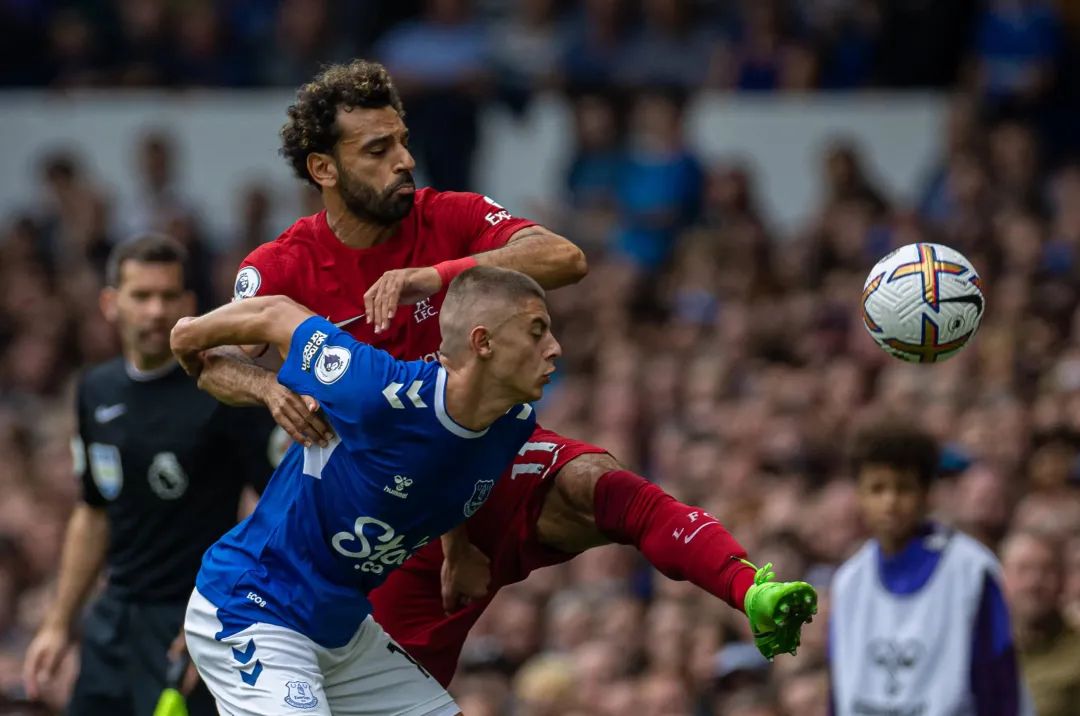 包含转折点布莱顿更衣室发声；欧超杯集结日攻防权衡；媒体盛赞；轮换策略成焦点的词条-爱游戏